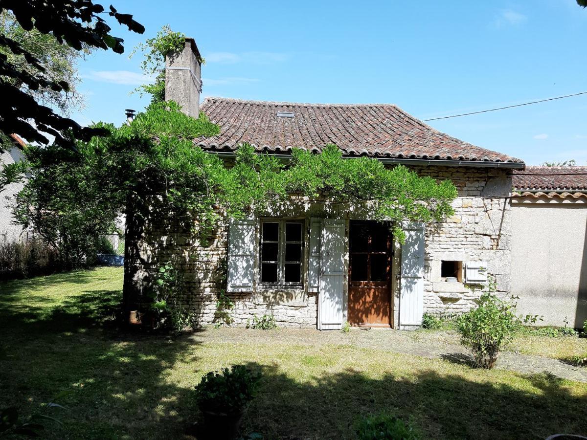 Wisteria Cottage Les Adjots Екстер'єр фото
