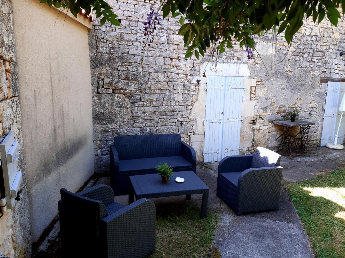 Wisteria Cottage Les Adjots Екстер'єр фото